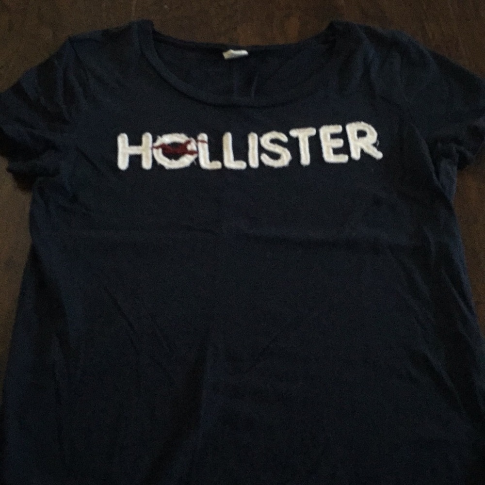 Hollister tshirt